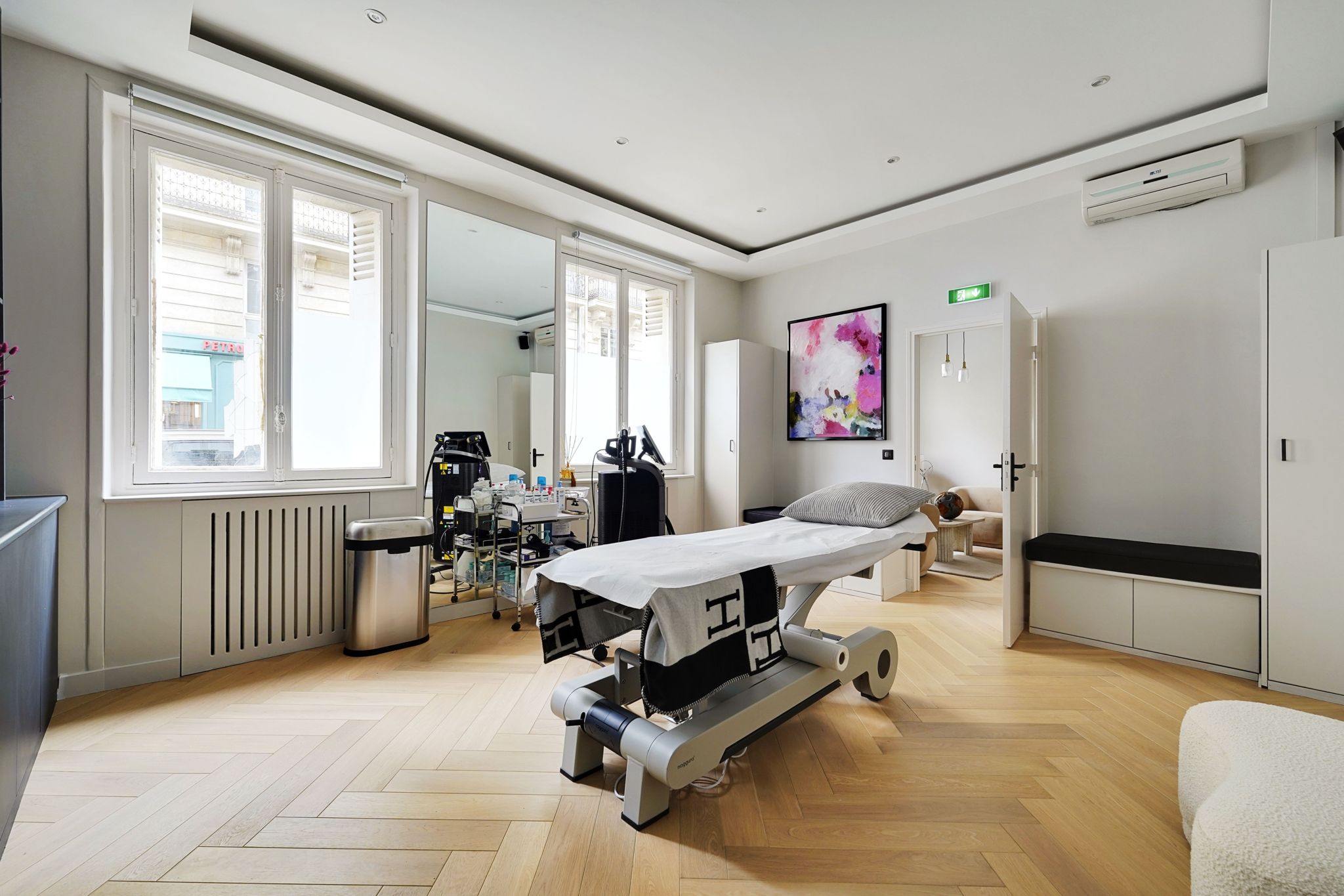 Centre VivaSkin Esthétique — cabine de soin Paris 16